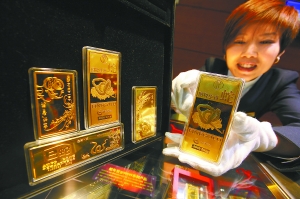 京城各大黃金賣場點(diǎn)燃新年金市 金條受熱捧