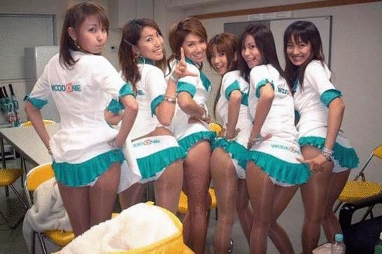 一流風(fēng)景線 性感惹火的賽車(chē)女郎【組圖】