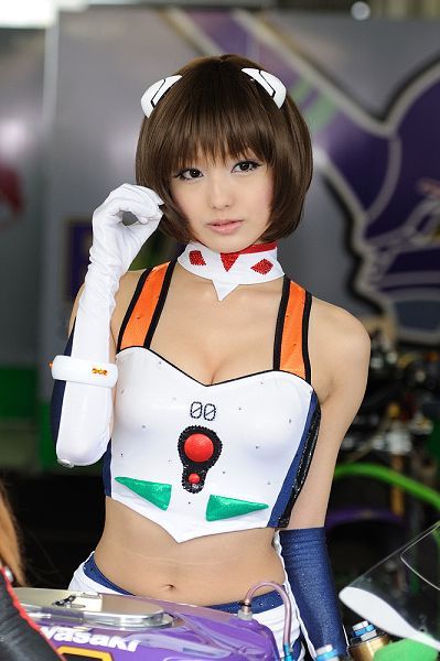 一流風(fēng)景線(xiàn) 性感惹火的賽車(chē)女郎【組圖】