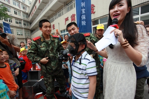 “六一”安全課堂：孩子，登云梯、接水帶、滅火盆你都會么？ ——利寶保險在渝開展家庭安全體驗(yàn)活動