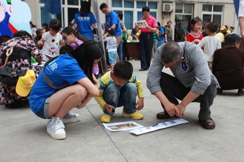 “六一”安全課堂：孩子，登云梯、接水帶、滅火盆你都會么？ ——利寶保險在渝開展家庭安全體驗(yàn)活動