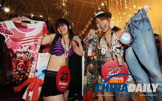 世風(fēng)日下！日本多名女子穿比基尼參加促銷活動