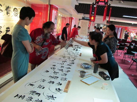 200多藝術(shù)家齊聚北京追憶領(lǐng)袖情展望中國夢
