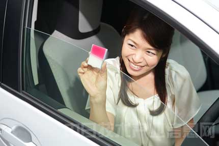 日本旭硝子公司防紫外線汽車窗用玻璃獲美國(guó)皮膚癌基金會(huì)認(rèn)證