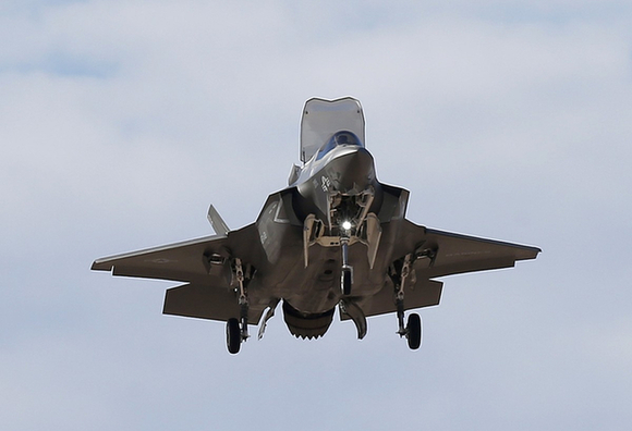 英國擬出資25億英鎊采購美F-35戰(zhàn)斗機