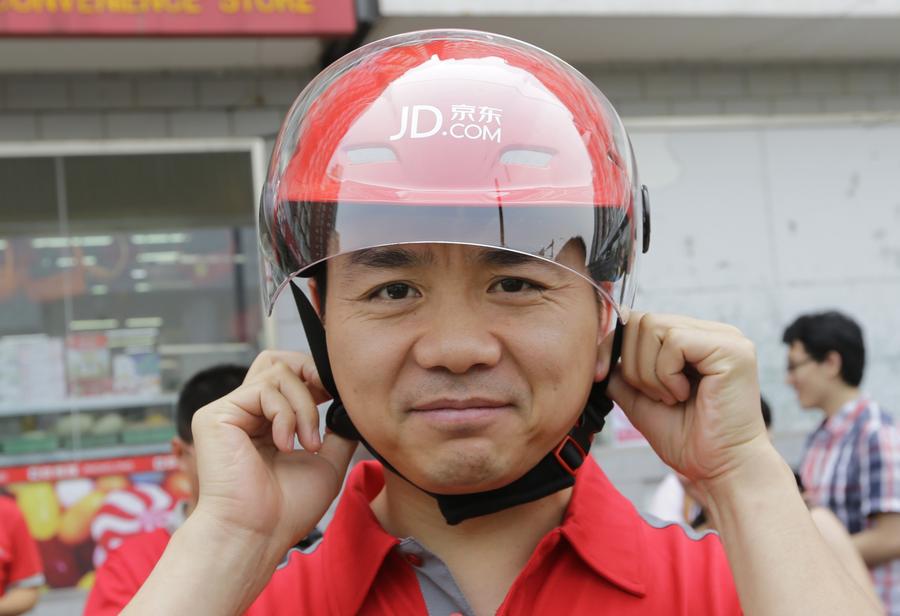 劉強(qiáng)東親自送快遞的象征意義