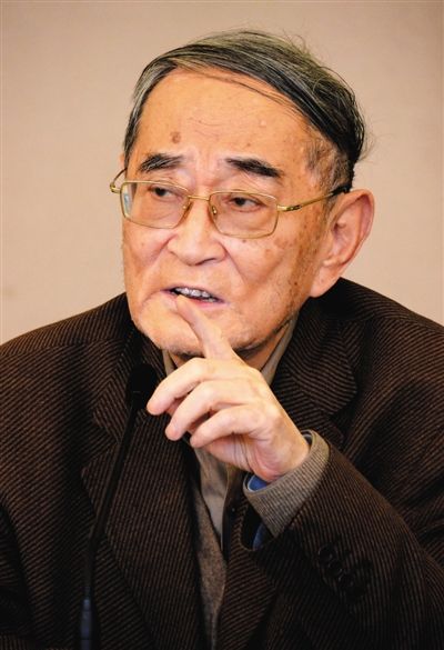 厲以寧:經(jīng)濟(jì)長(zhǎng)期超高速增長(zhǎng)害處大