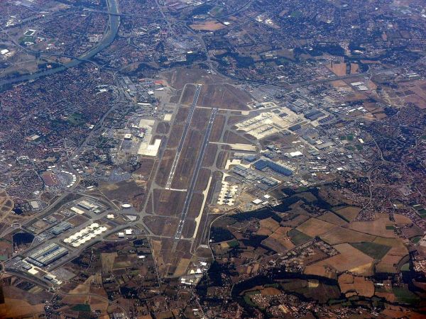 中企收購海外機(jī)場欲打造“中國游客中心”