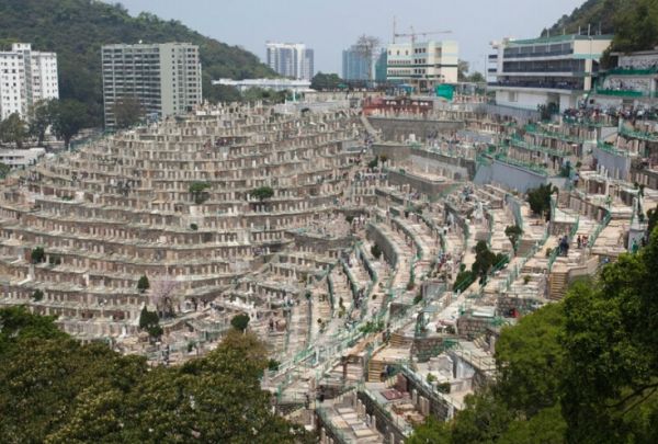 太原現(xiàn)36萬元“庭院式墓地” 買主被曝是廳官(圖)