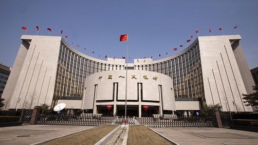 央行下調(diào)存準率1個百分點 或?qū)⑨尫庞?2000億資金