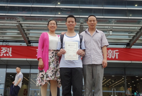 受惠于國家貧困招生專項，留守孩子圓夢北大——大學(xué)，我們來了