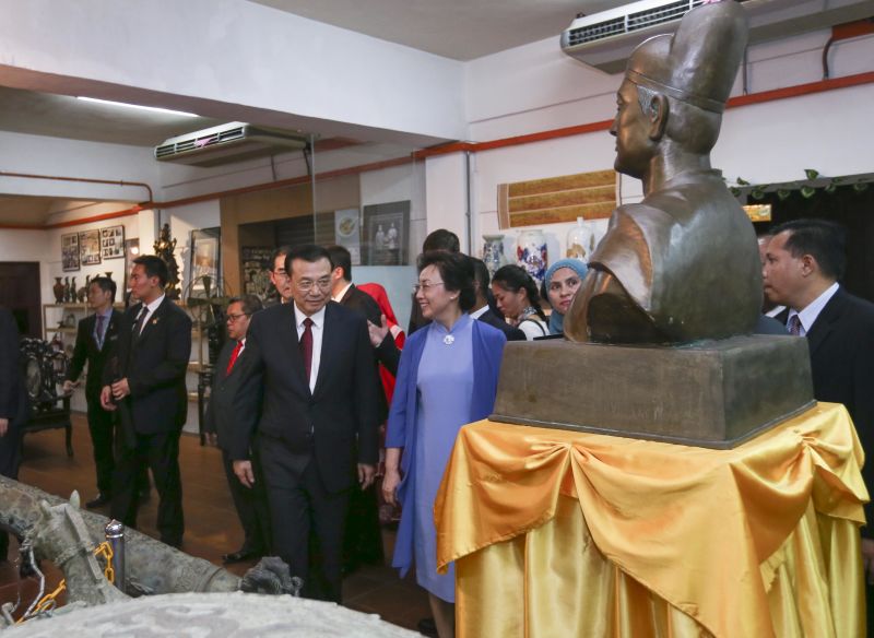 李克強(qiáng)參觀馬六甲鄭和文化館祥解“和”引共鳴