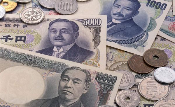 外媒:股市暴跌日元升值致“安倍經(jīng)濟(jì)學(xué)”陷危機(jī)