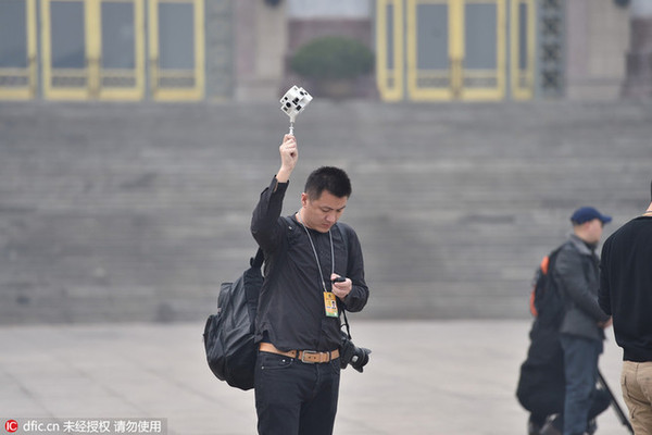 VR時(shí)代真的來了！從兩會記者裝備看技術(shù)變遷