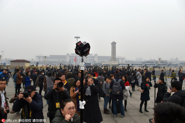 VR時代真的來了！從兩會記者裝備看技術(shù)變遷