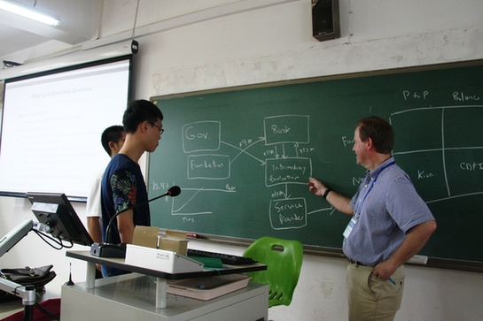 一位美聯(lián)儲官員的“中國暑假”：專訪美聯(lián)儲社區(qū)事務(wù)官員喬瑟夫•費施爾