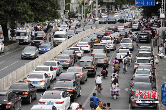2015年重大節(jié)假日小型客車免費(fèi)通行減免207億元