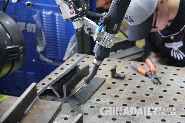 走進(jìn)新時(shí)達(dá)機(jī)器人：深耕工業(yè)機(jī)器人的“工匠精神”