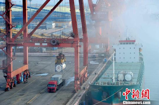 商務(wù)部:前10月內(nèi)地對(duì)港出口同比降7.9% 進(jìn)口升76.8%