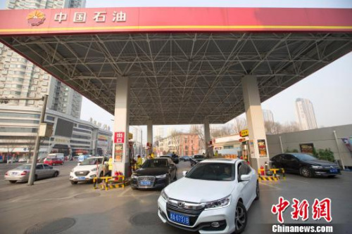 油價(jià)降了！降幅為年內(nèi)最大 私家車加一箱油可省9元