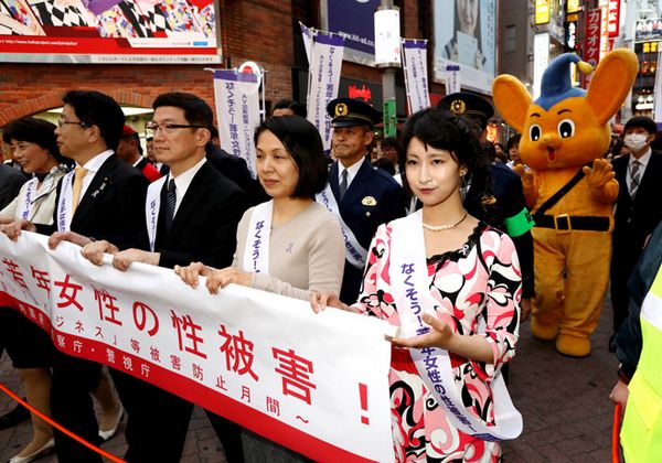 日本AV業(yè)背后的惡魔：明里是星探 暗里為色情電影選角