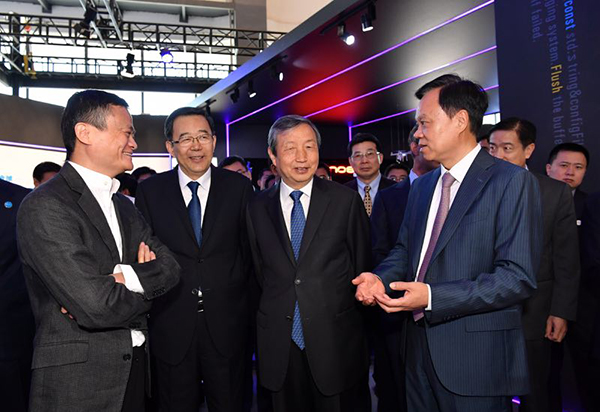 馬云貴陽(yáng)數(shù)博會(huì)演講頻爆金句：未來(lái)30年是最佳換道超車(chē)時(shí)代