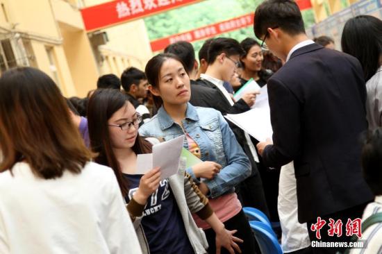 送錢送戶口還送房 多個二線城市出臺政策“搶人”