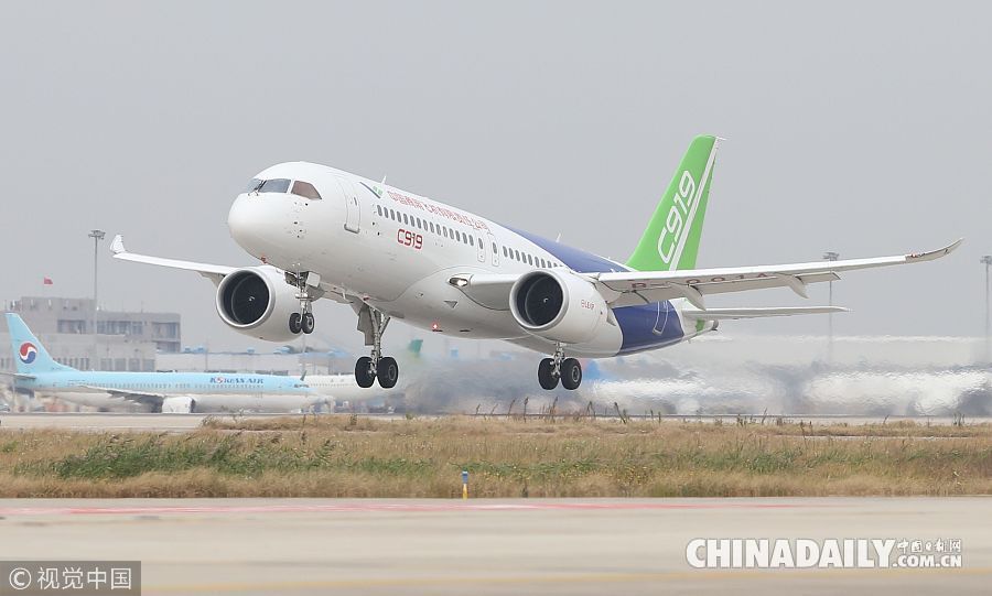 C919首次遠(yuǎn)距離飛行 從上海浦東基地轉(zhuǎn)場(chǎng)西安閻良