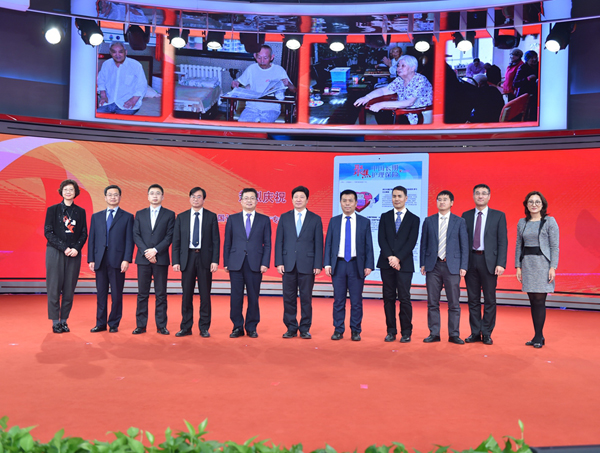 積極應(yīng)對(duì)人口老齡化 共享健康中國(guó)新成果<BR>首屆（2017）中國(guó)長(zhǎng)期護(hù)理保險(xiǎn)發(fā)展論壇舉行 <BR>“中國(guó)長(zhǎng)期護(hù)理保險(xiǎn)”專(zhuān)欄同步上線