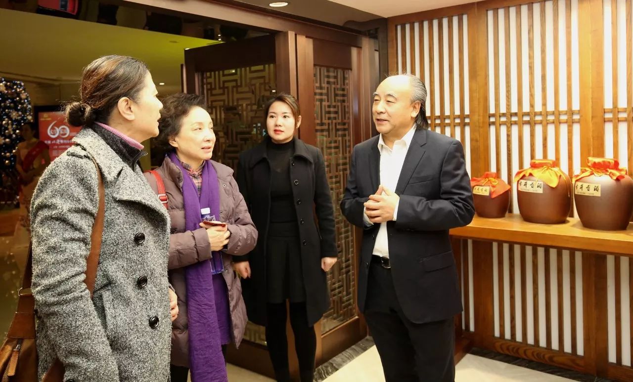 文學(xué)家園：大咖舉杯古井貢，共慶《收獲》60年！
