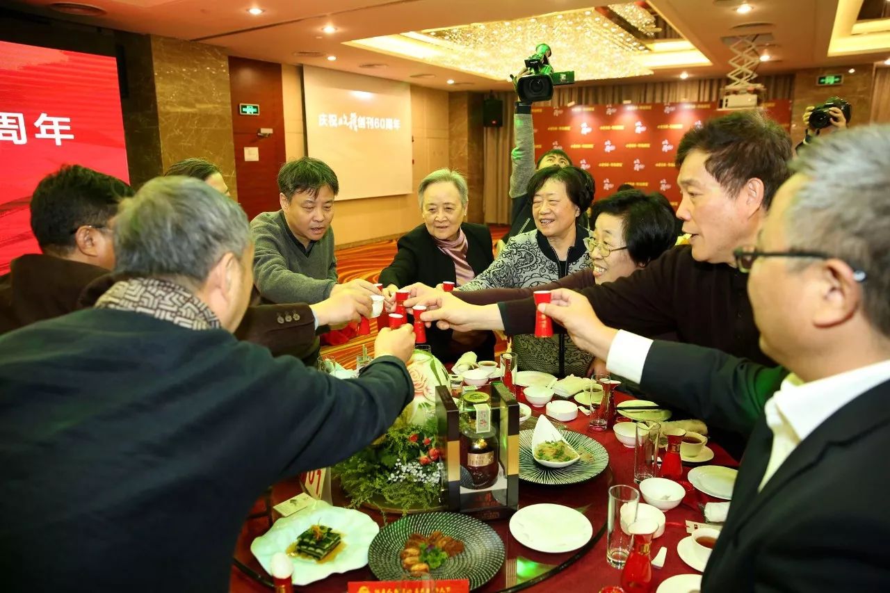 文學(xué)家園：大咖舉杯古井貢，共慶《收獲》60年！
