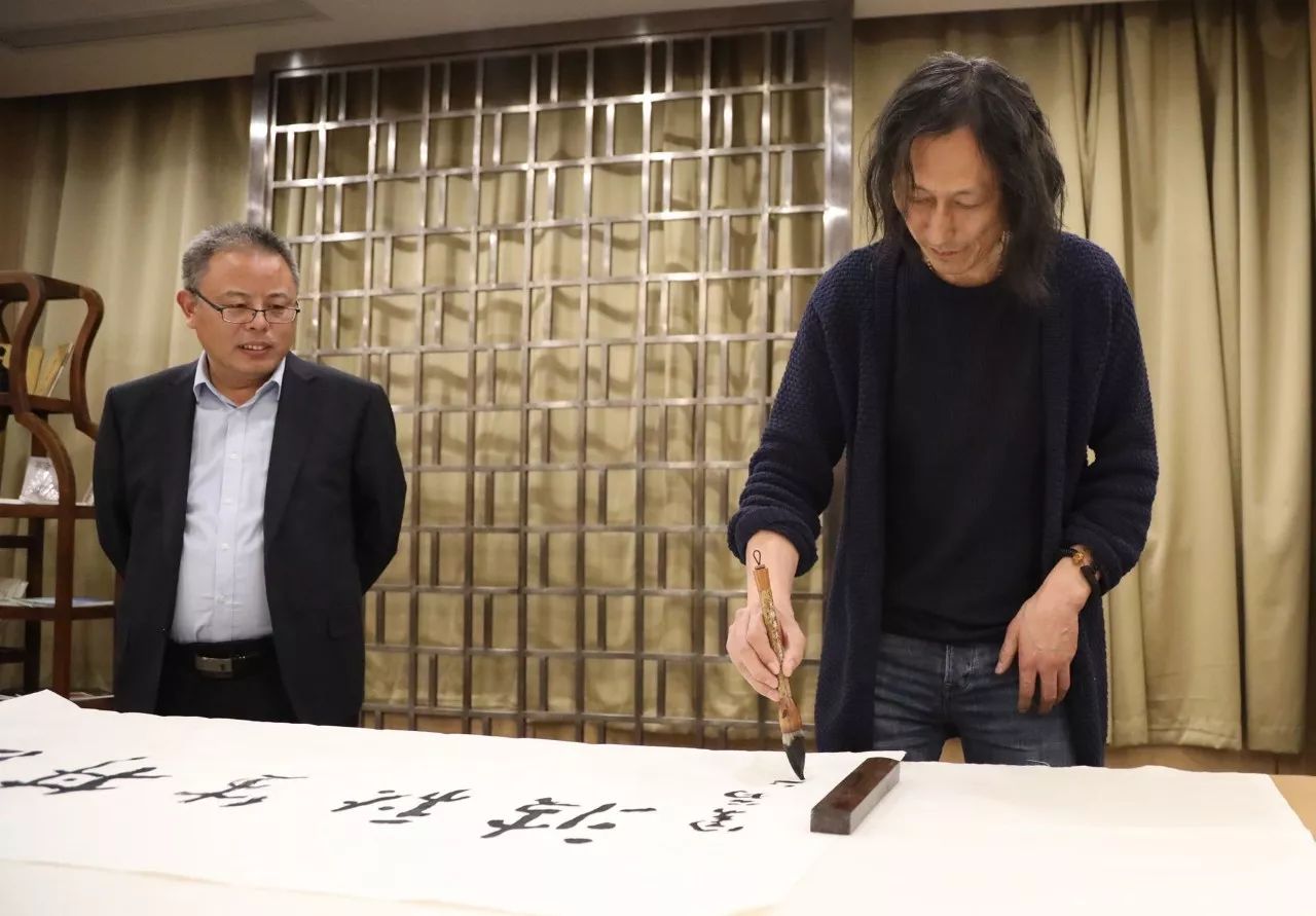文學(xué)家園：大咖舉杯古井貢，共慶《收獲》60年！