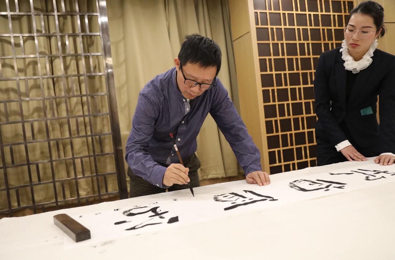 文學(xué)家園：大咖舉杯古井貢，共慶《收獲》60年！