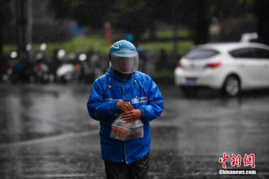 新經(jīng)濟(jì)改變了年輕人生活：“共享單車出行”無法回避