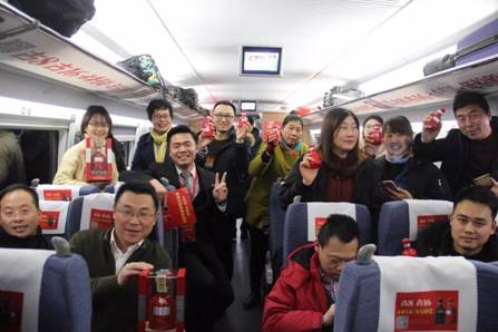 【高鐵上的最美年味】古井貢酒年份原漿號(hào)高鐵首發(fā)，一起回家過(guò)年！