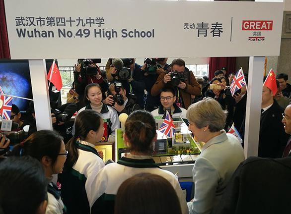 梅姨“旋風(fēng)訪華”搬空英國簽90億英鎊大單 重點就在這些領(lǐng)域