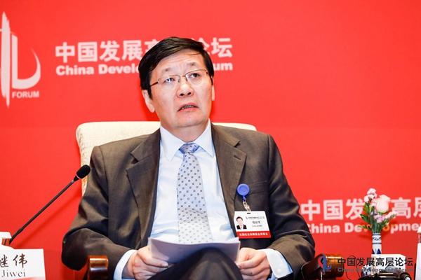 樓繼偉談中美貿(mào)易戰(zhàn)：貿(mào)易戰(zhàn)對雙方都是“傷敵一千，自損八百”