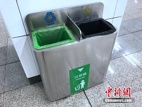 調(diào)查：生活垃圾分類實(shí)施1年 多數(shù)人扔垃圾不分類
