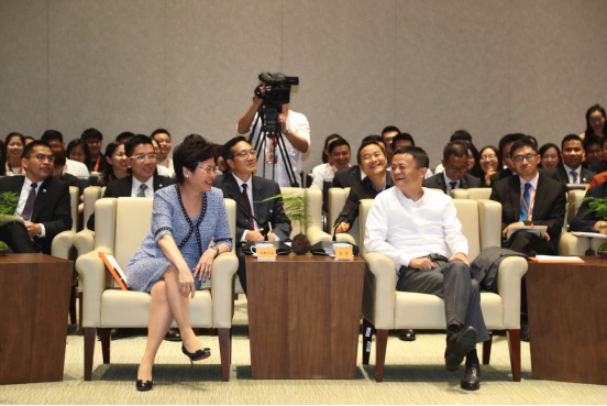 香港特首林鄭月娥到訪阿里巴巴 移動(dòng)互聯(lián)網(wǎng)點(diǎn)亮“東方之珠”